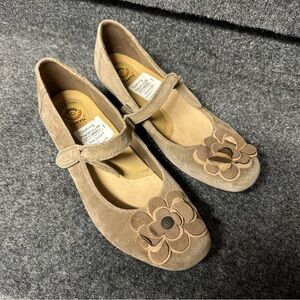 Tan suede Mary Jane shoes flower detail garden fairy boho cottage whimsical